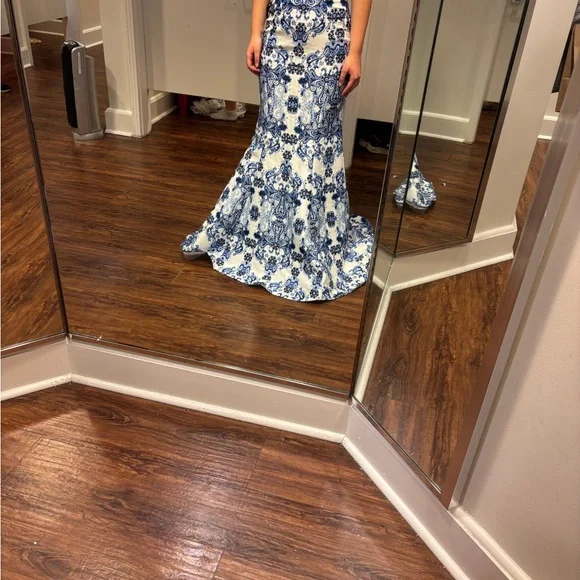 Prom Dress: Strapless Blue and White Floral - Picture 4 of 7